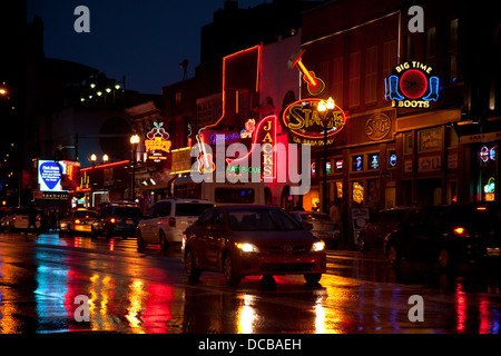Leuchtreklamen Bar in der Nacht auf der Main Street in Nashville Tennessee Stockfoto