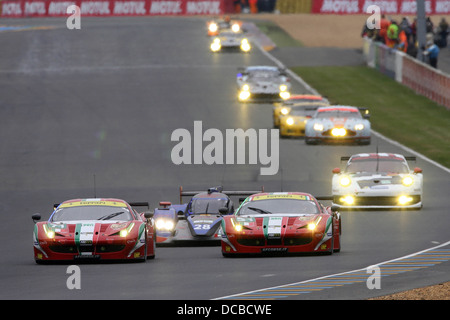 Ferrari 458 führen eine Gruppe bei Le Mans 24 Hours, 2013 Stockfoto