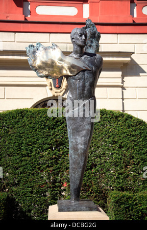 Angel Sculpture infront von Ossolinski nationale Bibliothek, ehemaliger Matthiasstift, Breslau, Niederschlesien, Polen, Europa Stockfoto