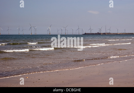 Offshore Wind Turbine Bauernhof im Meer in Redcar von Seaton Carew Hartlepool Strand gesehen Stockfoto