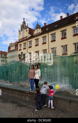 Brunnen am wichtigsten Platz Rynek, Wroclaw, Niederschlesien, Polen, Europa Stockfoto