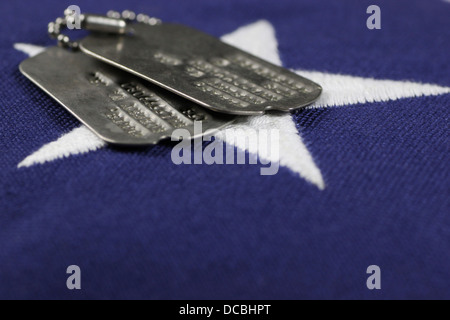 Dog-Tags auf USA-Flagge Stockfoto