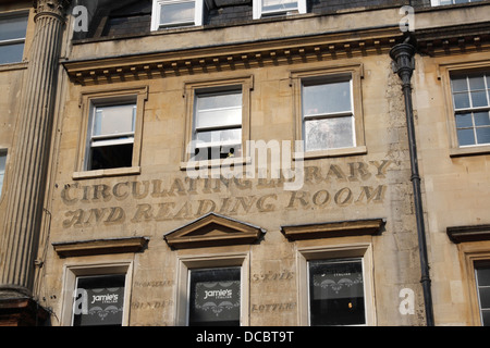 Die ehemalige Bibliothek in der Milsom Street in Bath England, Großbritannien, Ghost Sign historisches Gebäude Stockfoto