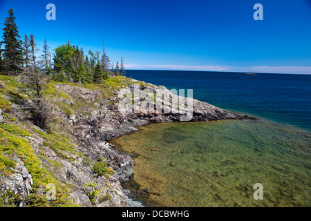 Blick auf Rock Harbor und Lake Superior von Stoll Memorial Trail, Isle Royale National Park, Michigan, Vereinigte Staaten von Amerika Stockfoto