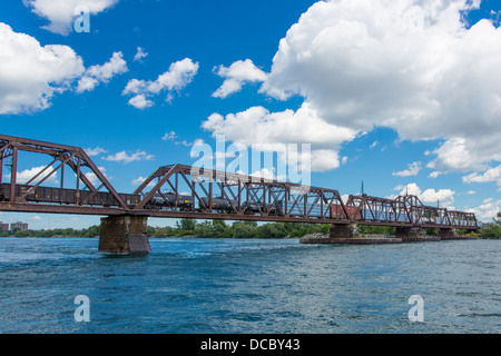 Die International-Eisenbahnbrücke über den Niagara River von Fort Erie Ontario Canada nach Buffalo New York Vereinigte Staaten Stockfoto