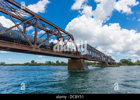 Die International-Eisenbahnbrücke über den Niagara River von Fort Erie Ontario Canada nach Buffalo New York Vereinigte Staaten Stockfoto