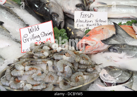 Frische Meeresfrüchte zum Verkauf auf Markt. Stockfoto