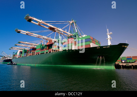 Schiff entladen in den Häfen von Los Angeles. Stockfoto