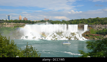 NIAGARAFÄLLE - Juli 4: Maid des Nebels an die amerikanischen Wasserfälle von Niagara Falls, Ontario am 4. Juli 2013 gesehen. Stockfoto