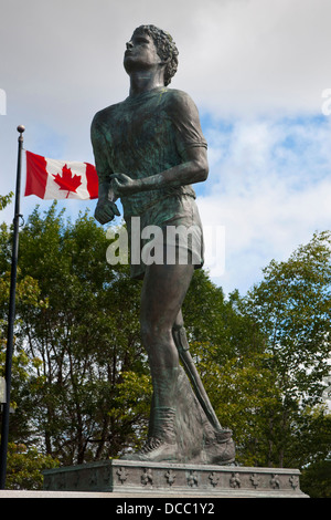 Terry-Fox-Denkmal mit kanadischen Flagge, Thunder Bay, Ontario, Kanada Stockfoto