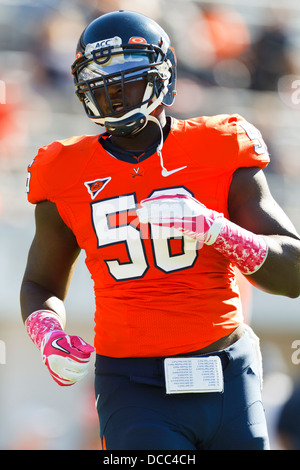 Virginia Cavaliers defensive End Cam Johnson (56) erwärmt sich vor dem Spiel gegen Georgia Tech Yellow Jackets bei Scott Stad Stockfoto