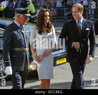 Catherine, Herzogin von Cambridge, und Prinz William, Herzog von Cambridge. Die Eröffnung des neuen Eiche-Zentrums für Kinder und Jugendliche am Royal Marsden Hospital. Sutton, England - 29.09.11 Stockfoto