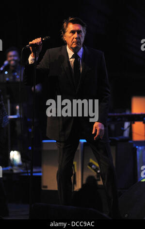 Bryan Ferry führt bei einem schwach beleuchteten intime Auftritt im Fillmore Miami Beach. Miami, Florida - 29.09.11 Stockfoto