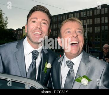 Alan Hughes, Karl Broderick Alan Hughes und Karl Broderick Hochzeit in The Unitarian Church St. Stephens Green Dublin, Irland - 30.09.11. Stockfoto