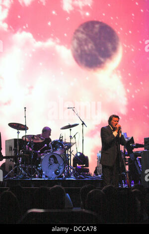 Bryan Ferry führt bei einem schwach beleuchteten intime Auftritt im Fillmore Miami Beach Miami, Florida - 29.09.11 Stockfoto