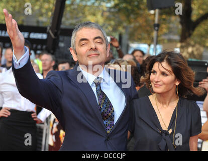 Rowan Atkinson und Sunetra Sastry Johnny English Reborn - UK Filmpremiere bei Empire Leicester Square - Ankünfte London, England - 02.10.11 statt Stockfoto