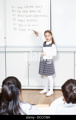 ein Student, eine Präsentation vor der Klasse Stockfoto