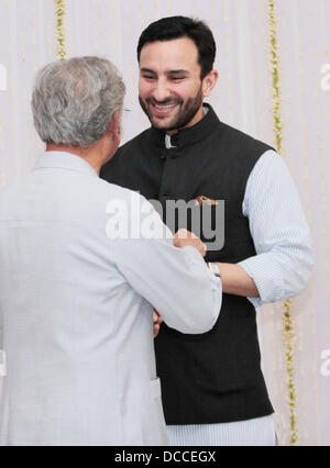 Indische Bollywood-Schauspieler Saif Ali Khan besucht eine Gebet-Funktion im Speicher Mansur Ali Khan Pataudi New Delhi, Indien - 01.10.11 Stockfoto