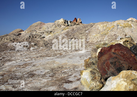 Vulkanische Felsen auf der Insel von Vulcanoi, Sizilien Stockfoto