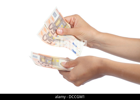 Frau Hände halten und eine Menge von fünfzig Euro-Banknoten zählen auf einem weißen Hintergrund isoliert Stockfoto