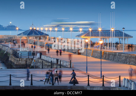 Im Pier Ost, Hafen von Dun Laoghaire, Dublin bei Nacht Stockfoto