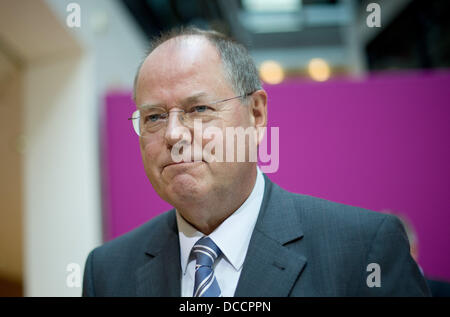 Peer Steinbrück, der Kanzler candidiate der Sozialdemokraten, spricht über die Energiepolitik in Berlin, Deutschland, 15. August 2013. Foto: MAURIZIO GAMBARINI Stockfoto