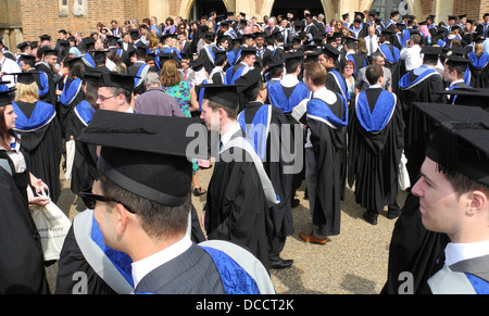Abschlussfeier an der Universität Surrey Stockfoto