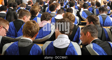 Abschlussfeier an der Universität Surrey Stockfoto