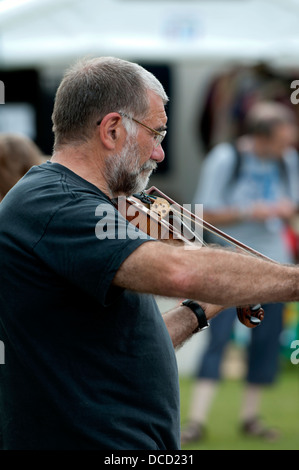 Geige Spieler bei Warwick Folk Festival, UK Stockfoto