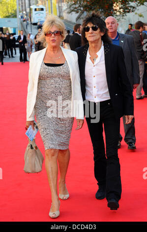 Pattie Boyd und Ronnie Holz UK-Premiere von "George Harrison: Leben In der materiellen Welt" am BFI Southbank - Ankünfte London, England - 02.10.11 Stockfoto