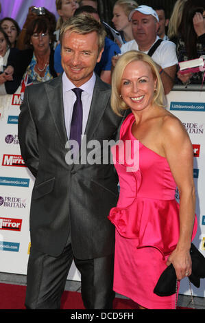 Jane Torvill und Christopher Dean vergibt der Stolz von Großbritannien 2011 - Anreise-London, England - 03.10.11 Stockfoto