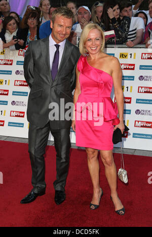 Jane Torvill und Christopher Dean vergibt der Stolz von Großbritannien 2011 - Anreise-London, England - 03.10.11 Stockfoto