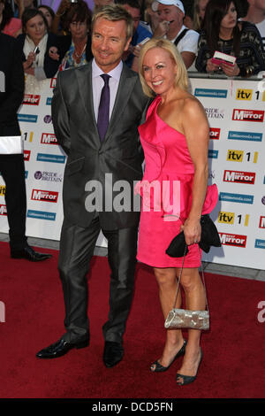 Jane Torvill und Christopher Dean vergibt der Stolz von Großbritannien 2011 - Anreise-London, England - 03.10.11 Stockfoto