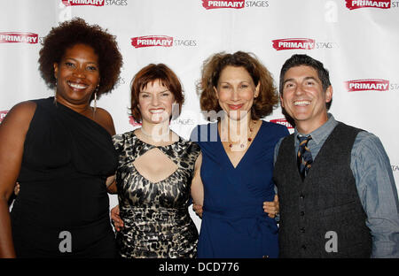 Saidah Arrika Ekulona, Mary Bacon, Randy Graff und James Lecesne die Opening Night after-Party für die Off-Broadway-Produktion von "Mutterschaft Out Loud" auf 48 Lounge New York City statt, USA - 04.10.11 Stockfoto