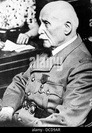 Porträt von Marschall Philippe Pétain, Staatschef des sogenannten Vichy France, während seines Prozesses über seine Zusammenarbeit im Juli/August 1945 in Paris. Fotoarchiv für Zeitgeschichte Stockfoto