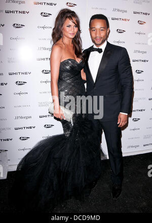 Datei-Foto *** * Legende engagierte Soul-Sänger JOHN LEGEND machte diese Weihnachten eins zu erinnern, indem er vorschlägt, seine Model-Freundin.   Die Star tauchte die Frage auf Chrissy Teigen bei einem festlichen Urlaub auf den Malediven.   Legende der Vertreter Cindi Berger bestätigt das Paar die frohe Botschaft, People.com, zu sagen "bekam John Legend und seine Freundin, Model Chrissy Teigen, DEU Stockfoto