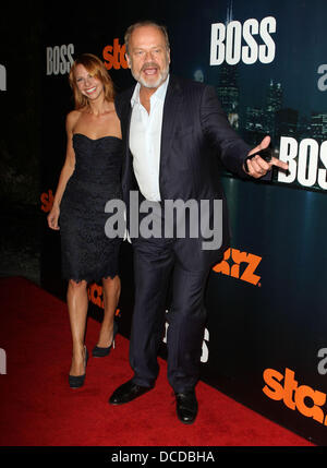 Kelsey Grammer und Frau Kayte Walsh die Saison-premiere von Starz Serie 'Chef' auf der ArcLight Kinos Hollywood, California - 06.10.11 statt Stockfoto