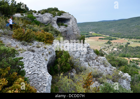 Die Klippen von Lioux (Vaucluse) - Falaise de Lioux Departement Vaucluse, Provence-Alpes-Côte d ' Azur, Stockfoto