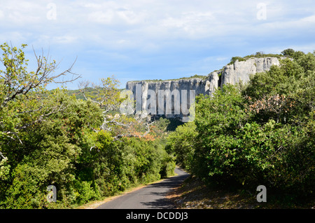 Die Klippen von Lioux (Vaucluse) - Falaise de Lioux Departement Vaucluse, Provence-Alpes-Côte d ' Azur, Stockfoto