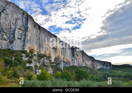 Die Klippen von Lioux (Vaucluse) - Falaise de Lioux Departement Vaucluse, Provence-Alpes-Côte d ' Azur, Stockfoto