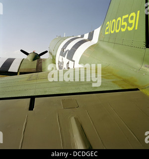 Ein Blick entlang der Rumpf einer DC3 Dakota aus seinen Schweif Querruder zu seiner Propeller. Stockfoto