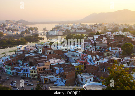 Ein areal Ansicht von Udaipur - die Stadt der Seen im Bundesstaat Rajasthan in Indien. Die Stadt wurde gegründet mein Maharana Udai Singh Stockfoto