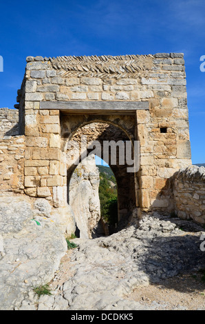 Saint-Saturnin-Les-Apt, Burg des Departements Vaucluse Provence (Süd-Ost-Frankreich). Stockfoto