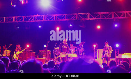 Hong Kong, China. 13. August 2013. Dienstag, 13. August 2013 halten amerikanische Popgruppe The Smashing Pumpkins Konzert in Hong Kong, China. © TopPhoto/Alamy Live-Nachrichten Stockfoto
