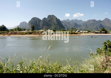 Wunderschöne Landschaft rund um Vang Vieng, Laos Stockfoto