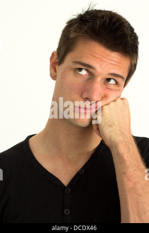 Besorgt junger Mann mit Hand auf Gesicht Stockfoto
