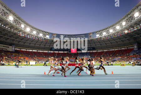 Moskau, Russland. 15. August 2013. Athleten treten in den Frauen 1500 m Finale bei den 14. Weltmeisterschaften in der Leichtathletik im Luzhniki-Stadion in Moskau, Russland, 15. August 2013. Foto: Michael Kappeler/Dpa/Alamy Live News Stockfoto