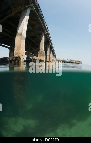 Split-Level-Ansicht von Swanage Pier Dorset. Stockfoto