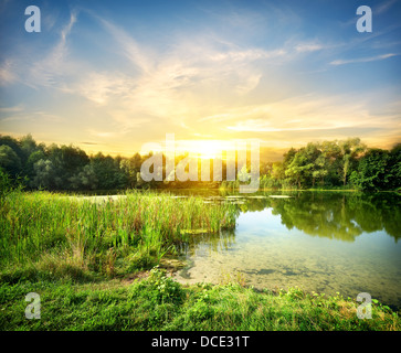 Magischen Sonnenaufgang über den Fluss Severskiy Donets Stockfoto