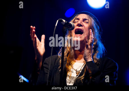 CRICKHOWELL, UK. 15. August 2013. Patti Smith führt auf der weit, Bühne am Green Man Festival. Bildnachweis: Polly Thomas / Alamy Live News Stockfoto